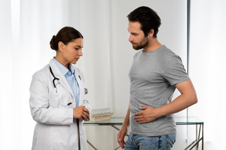 A doctor and a patient discussing about Kidney Stone Treatment in Jaipur at Sadasukhi Hospital